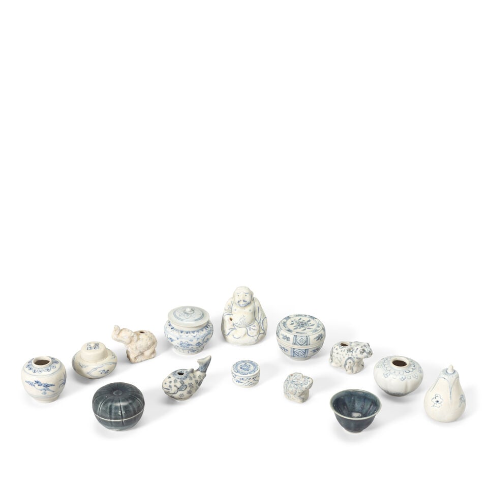 A SELECTION OF MINIATURE BLUE AND WHITE CERAMICS Vietnam, circa 16th century (19) (1 of 2)