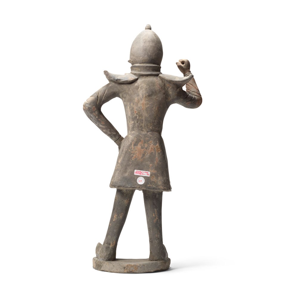 A LARGE GREY POTTERY FIGURE OF A SOLDIER Six Dynasties - 3