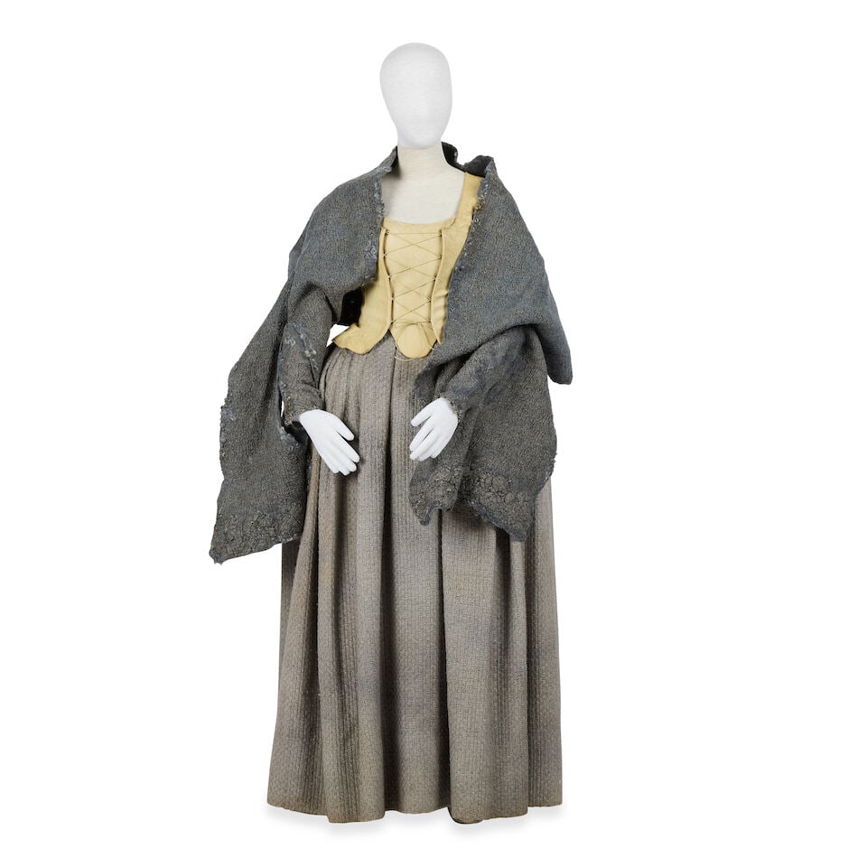 A grey skirt and capelet, when Geillis first meets Claire Season 1, Episode 2, 'Castle Leoch' 4 - 2