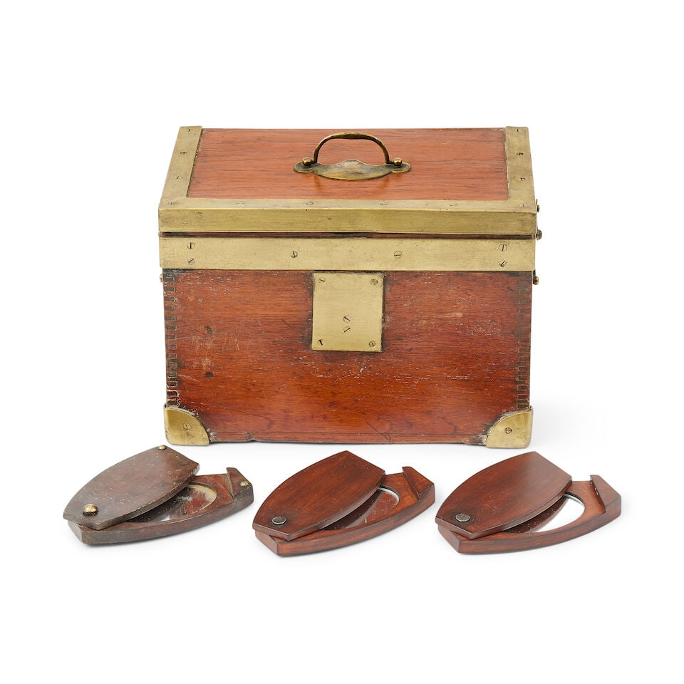 A travelling medicine bottle case used by Claire on board the Cruizer ship surgery Season 7, Epi... - 2