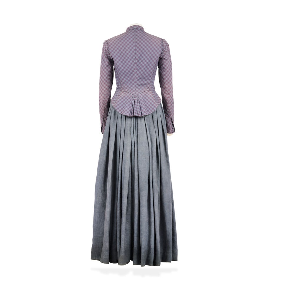 Claire's costume worn at Fraser's Ridge Season 8, Promotional Image 3 - 2