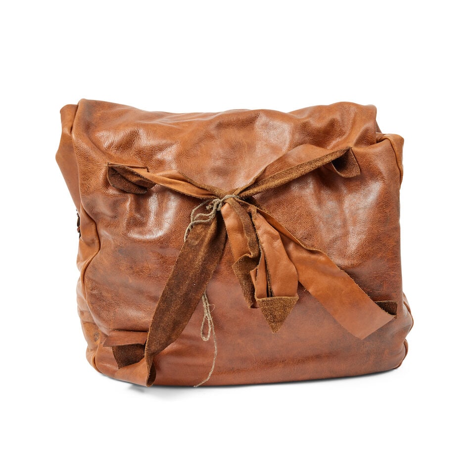 Jamie's brown leather riding bag Acquired for Season 8, used when riding to Savannah and back (2) - 2