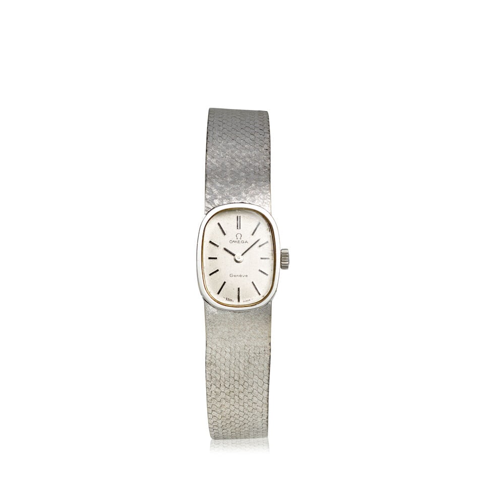 OMEGA. A STAINLESS STEEL MANUAL WIND BRACELET WATCH Genève, Ref: 511.454, c. 1970s: OMEGA. A STAINLESS STEEL MANUAL WIND BRACELET WATCH Model: Genève Reference: 511.454 Date: c. 1970s Movement: Cal. 1070, 17-jewel manual wind, no. 40'029'805 Dial: Silvered Case: Stainless