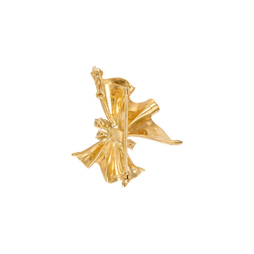 AN 18K YELLOW GOLD AND DIAMOND BROOCH - 2