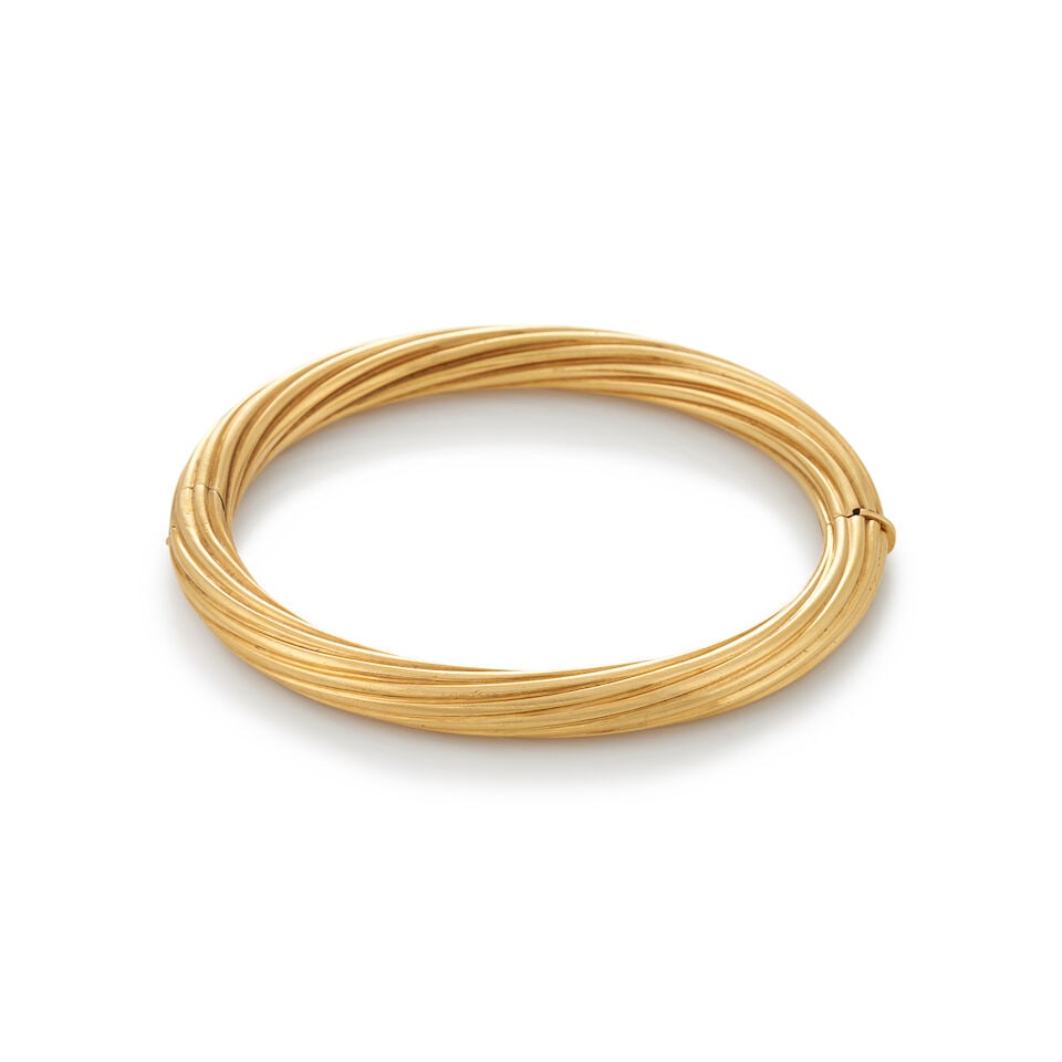 AN 18K GOLD BANGLE BRACELET - 4