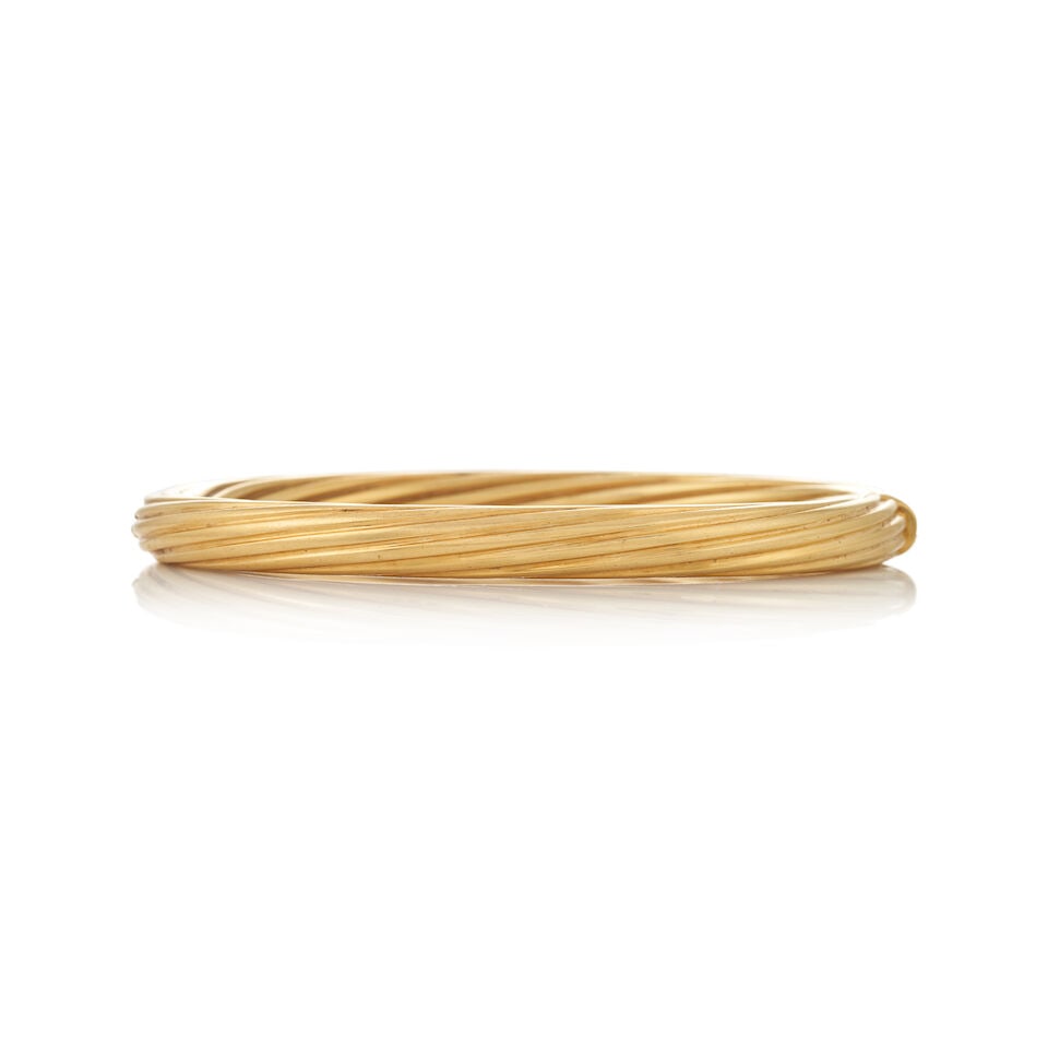 AN 18K GOLD BANGLE BRACELET - 5