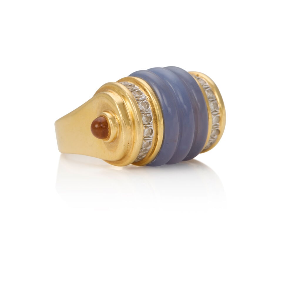 AN 18K YELLOW GOLD, CHALCEDONY, AND DIAMOND RING - 2