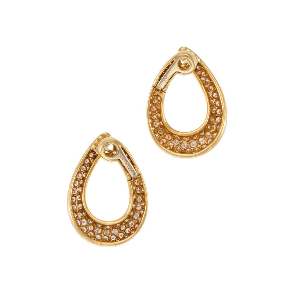 A PAIR OF 18K YELLOW GOLD AND DIAMOND EARRINGS - 2