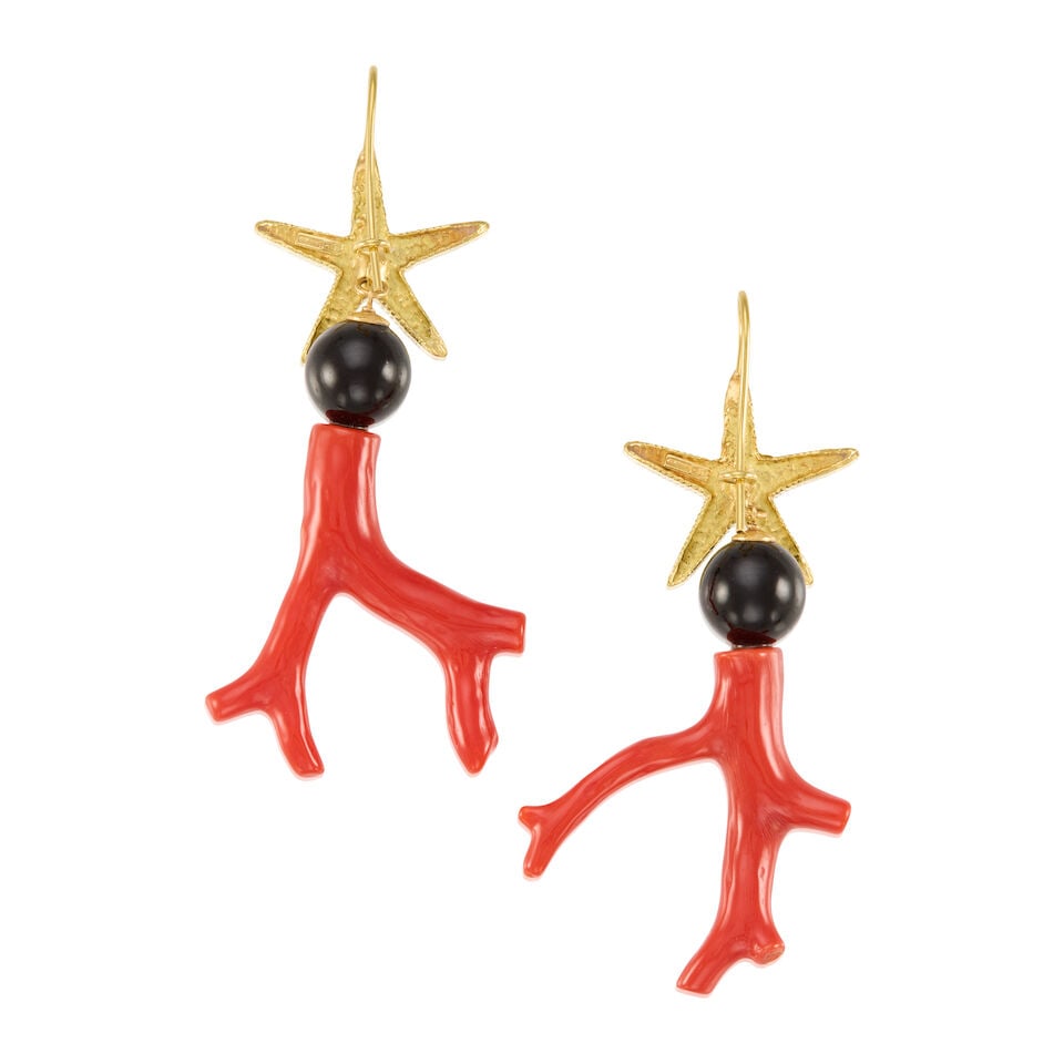 A PAIR OF 19K YELLOW GOLD, CORAL, AND ONYX EARRINGS - 2
