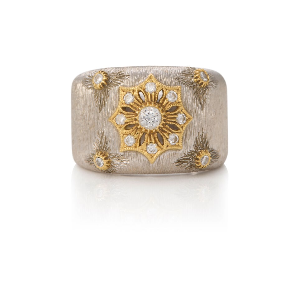 AN 18K BI-COLOR GOLD AND DIAMOND RING: AN 18K BI-COLOR GOLD AND DIAMOND RING • Thirteen round shaped diamonds weighing approximately 0.22 carats total • Size 7 3/4 • Estimated gross weight: 16.5 grams Footnotes: OVERALL