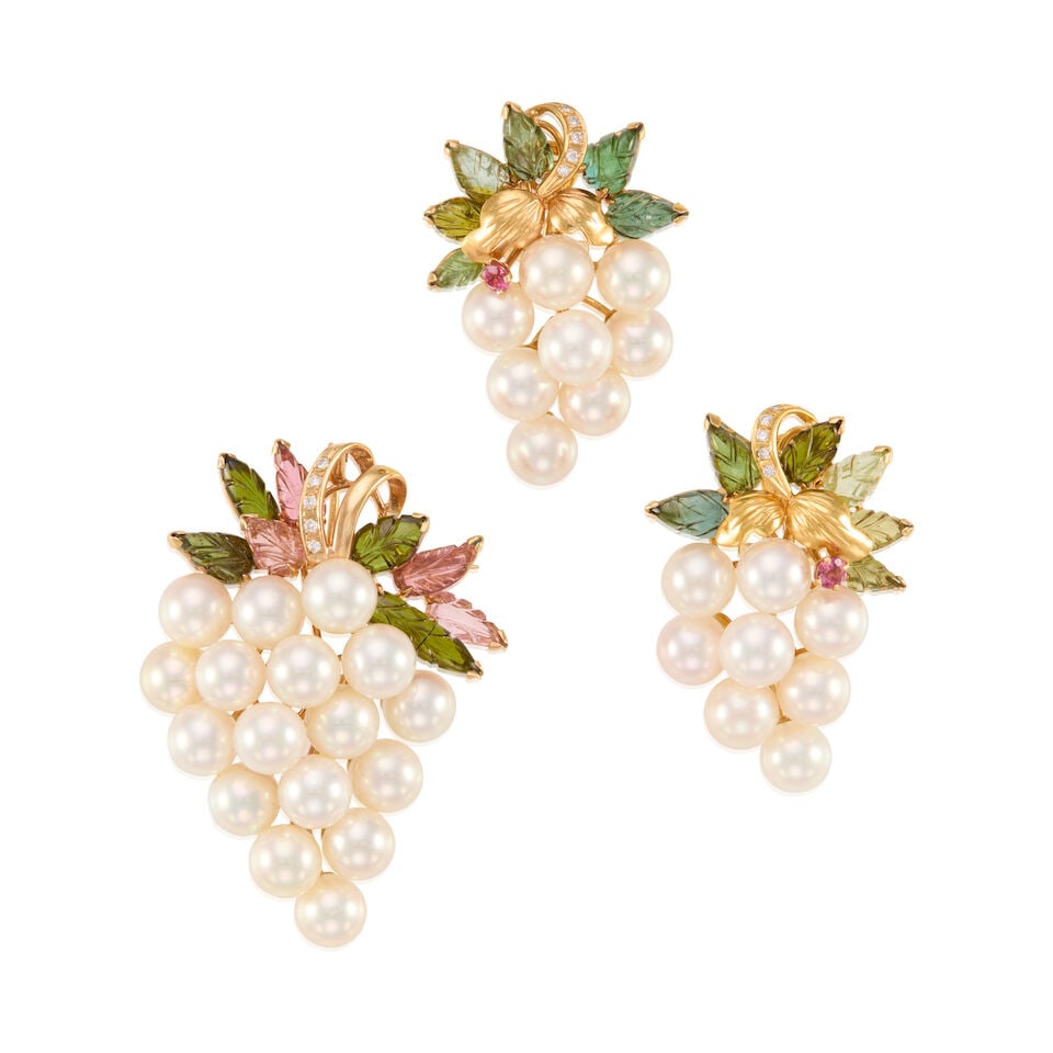 A SUITE OF 14K GOLD, CULTURED PEARL, AND TOURMALINE JEWELRY: A SUITE OF 14K GOLD, CULTURED PEARL, AND TOURMALINE JEWELRY • A pair of 14K yellow gold earrings with numerous cultured pearls measuring approximately 7.27mm in diameter, with twelve carved