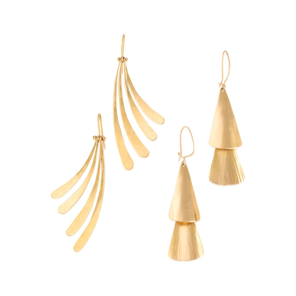 TWO PAIRS OF YELLOW GOLD EARRINGS (1 of 2)