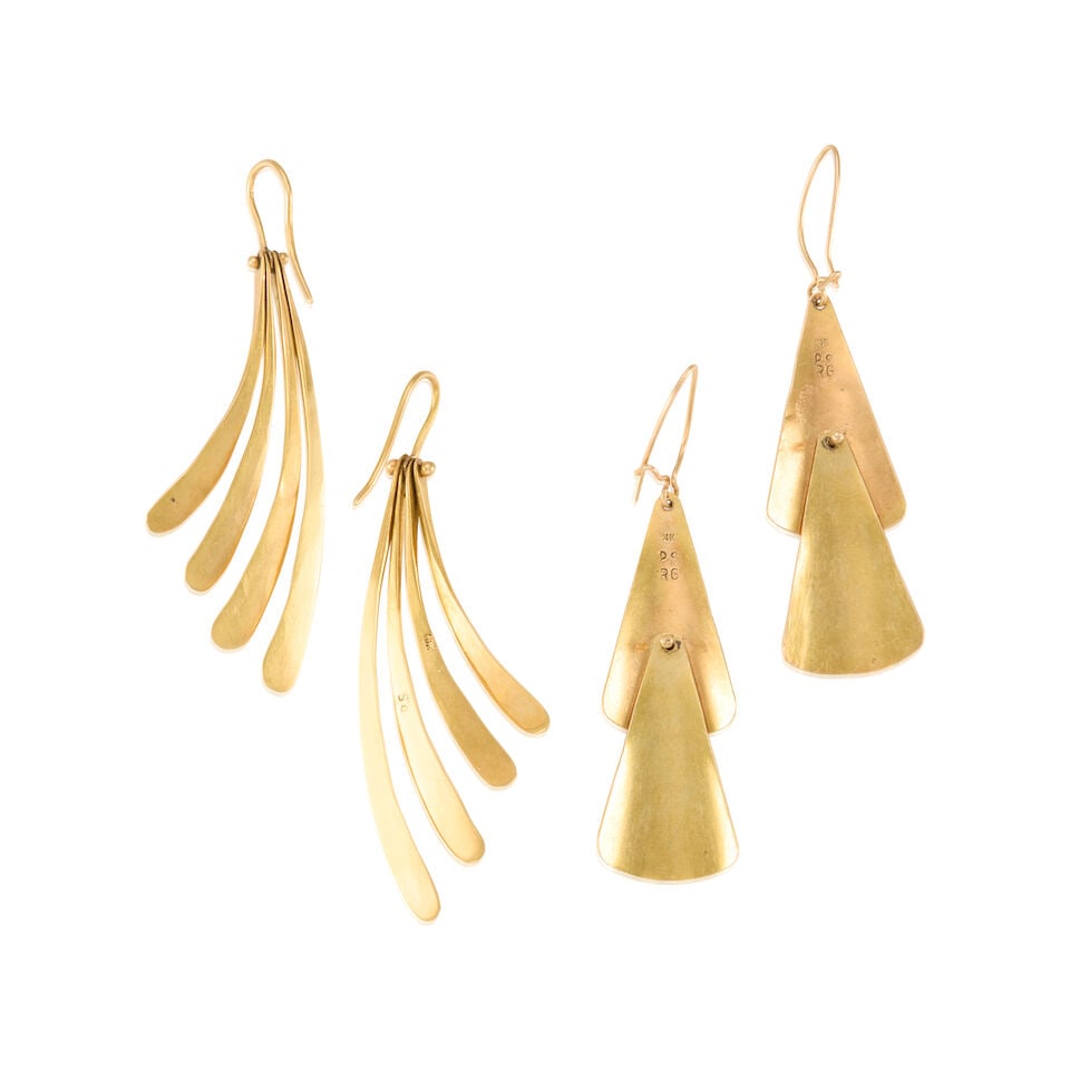 TWO PAIRS OF YELLOW GOLD EARRINGS - 2