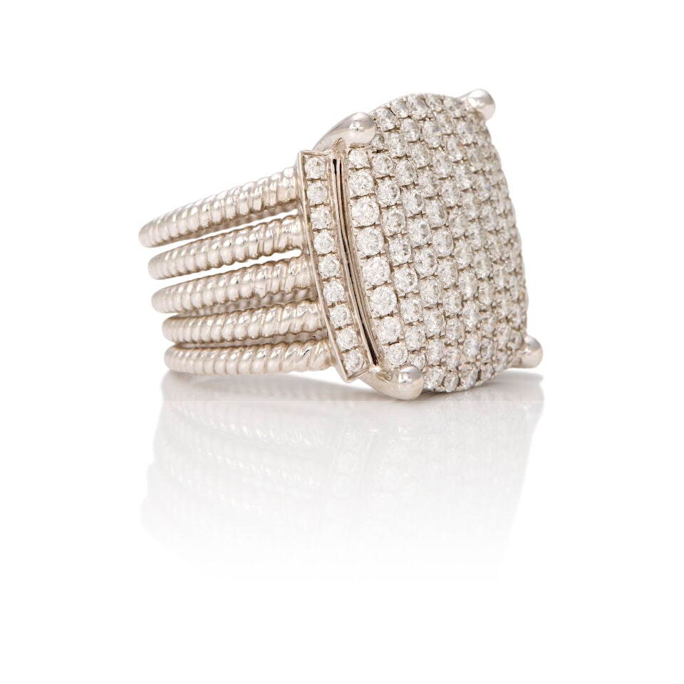 AN 18K WHITE GOLD AND DIAMOND RING - 2