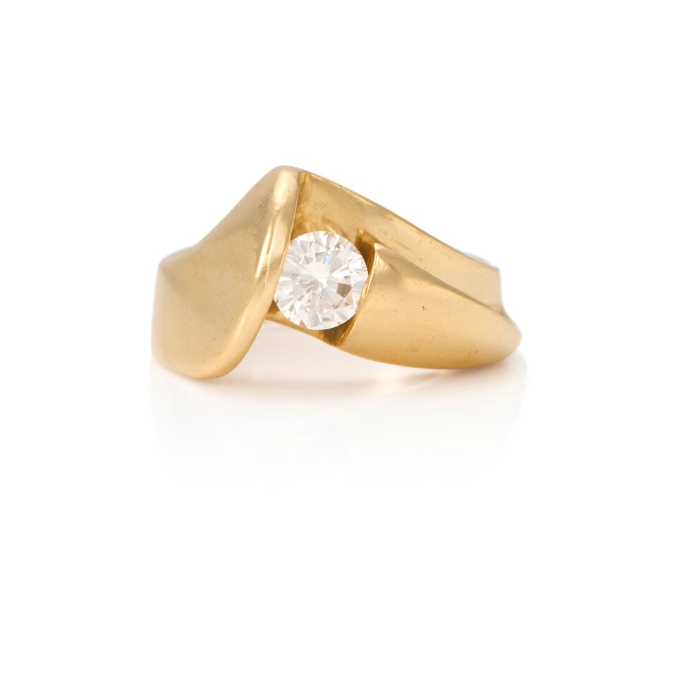 18K YELLOW GOLD AND DIAMOND RING (1 of 2)