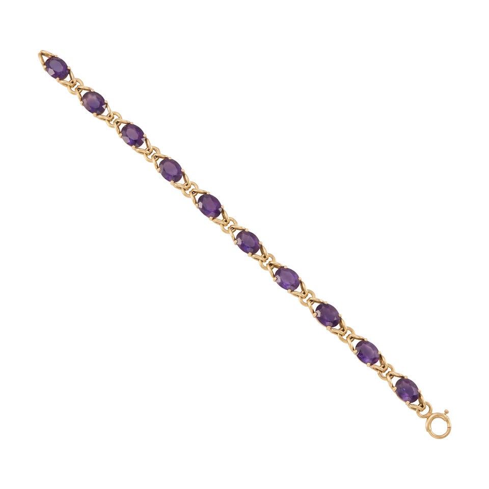 14K YELLOW GOLD AND AMETHYST BRACELET: 14K YELLOW GOLD AND AMETHYST BRACELET • Ten oval shaped amethyst weighing approximately 12 carats total • Length 7 in. • Estimated gross weight: 17.5 grams Footnotes: OVERALL