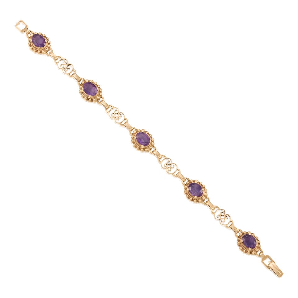 14K YELLOW GOLD AND AMETHYST BRACELET: 14K YELLOW GOLD AND AMETHYST BRACELET • Five oval shaped amethyst weighing approximately 4.50 carats total • Length 6 1/2 in. • Estimated gross weight: 11.6 grams Footnotes: OVERALL