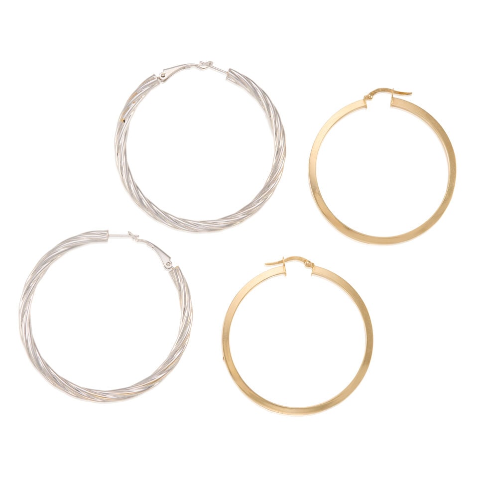 A SET OF TWO GOLD HOOP EARRINGS - 2