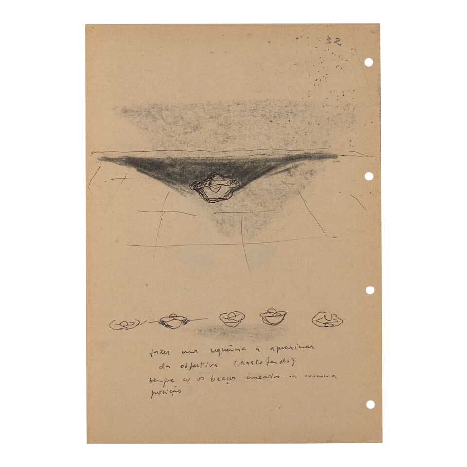 HELENA ALMEIDA (1934-2018) Untitled 11 5/8 x 8 1/4 in (29.5 x 20.9 cm) (Executed in 1998) - 2