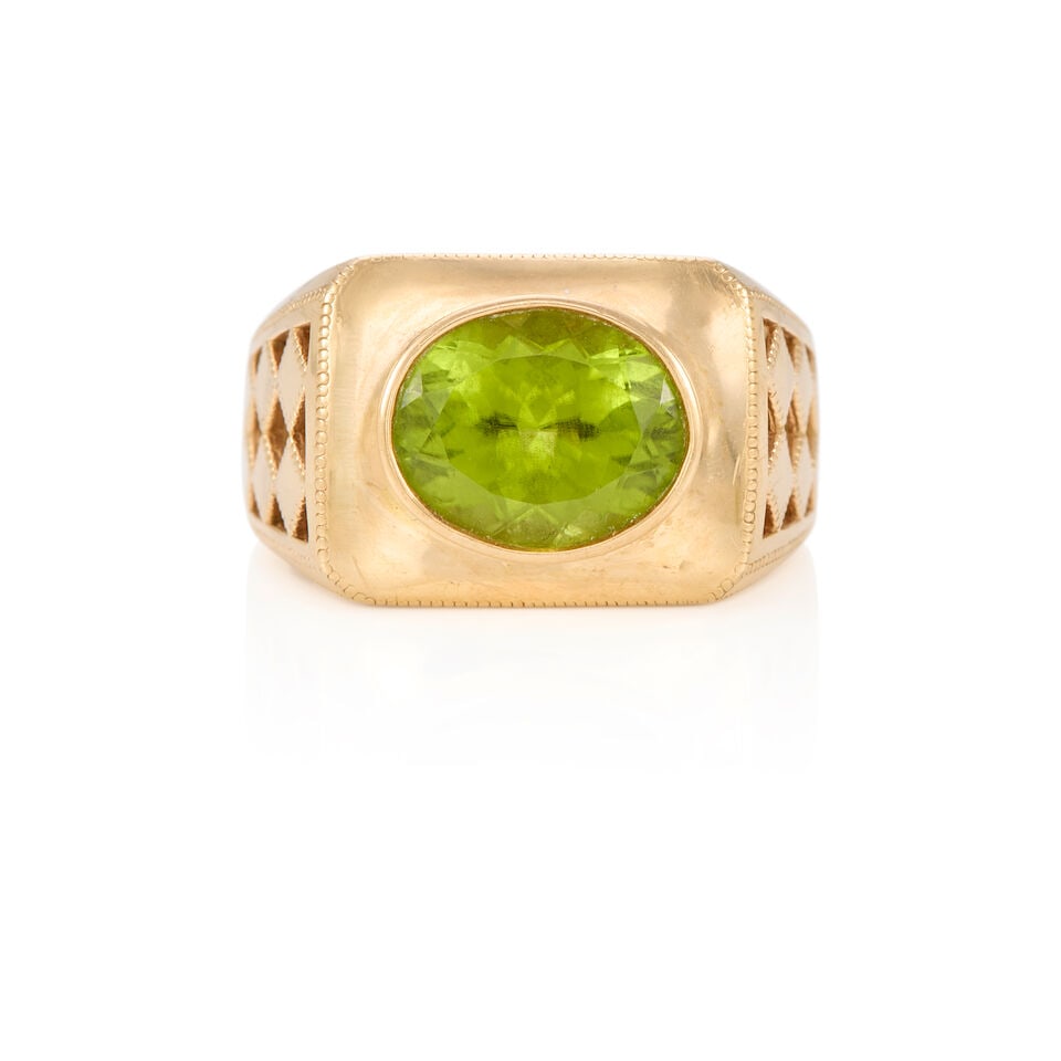 14K YELLOW GOLD AND PERIDOT RING: 14K YELLOW GOLD AND PERIDOT RING • An oval shaped peridot weighing approximately 4.20 carats • Size 9 • Estimated gross weight: 13.6 grams Footnotes: OVERALL CONDITION: good Metal