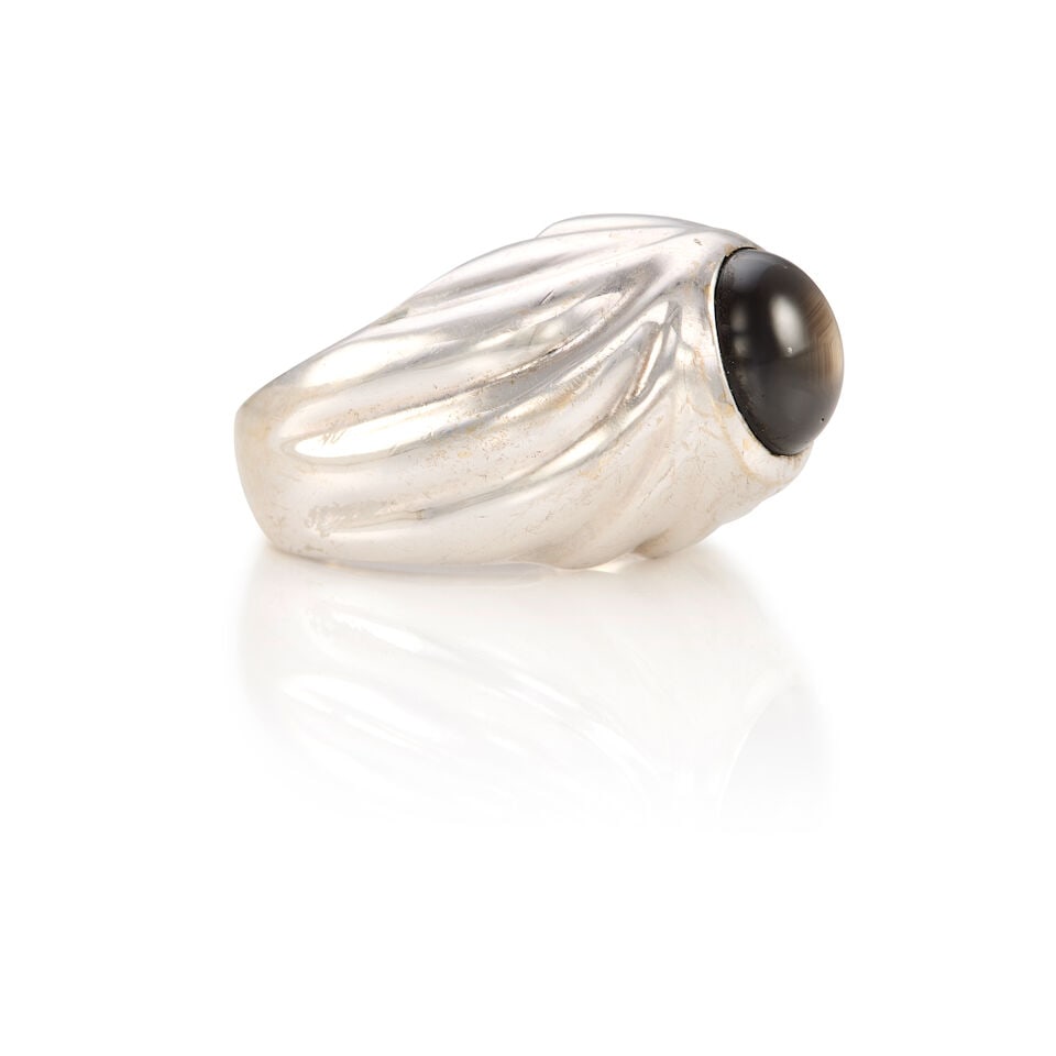 18K WHITE GOLD AND STAR SAPPHIRE RING - 2
