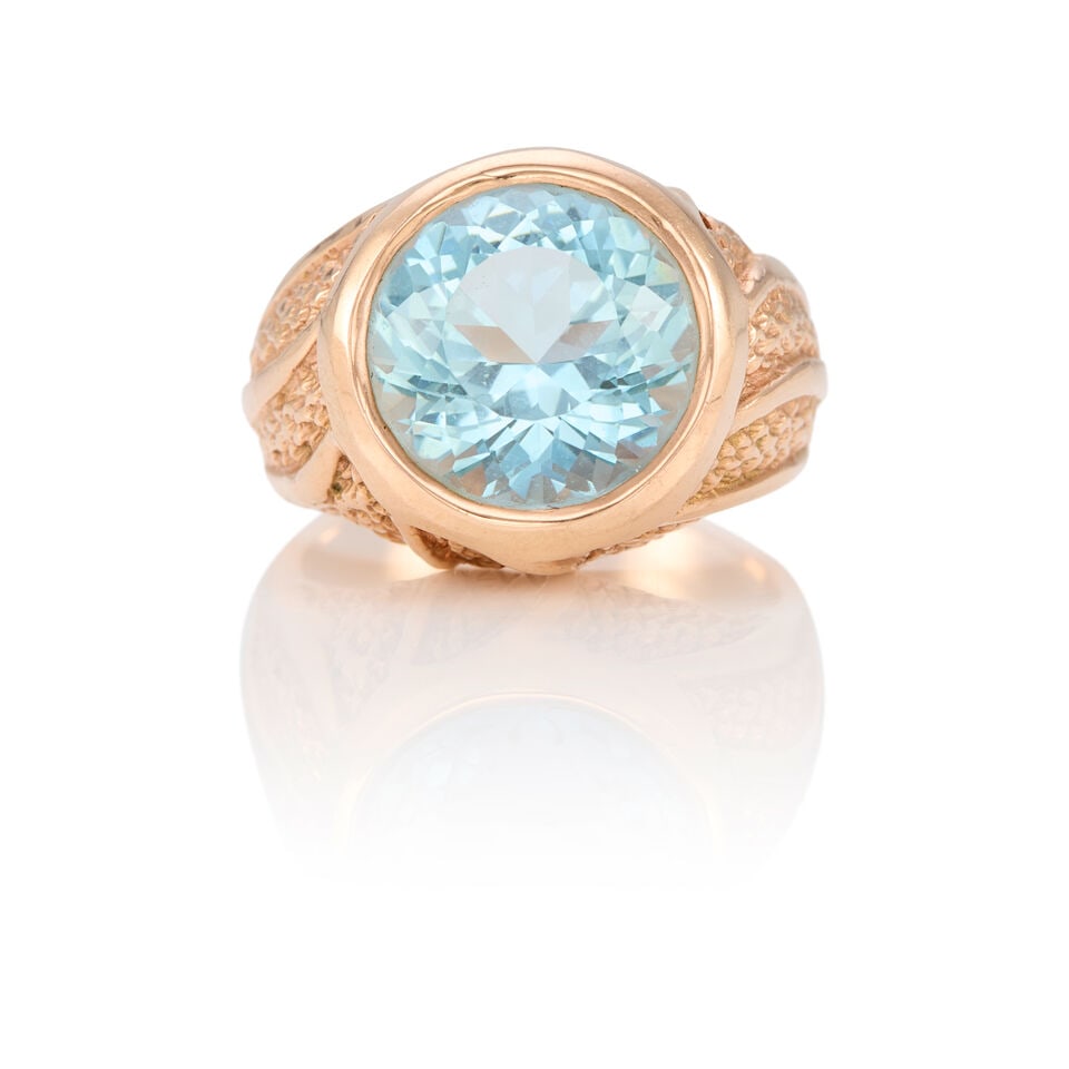 14K ROSE GOLD AND AQUAMARINE RING: 14K ROSE GOLD AND AQUAMARINE RING • A round shaped aquamarine weighing approximately 10.90 carats • Size 9 1/2 • Estimated gross weight: 18.4 grams Footnotes: OVERALL CONDITION: