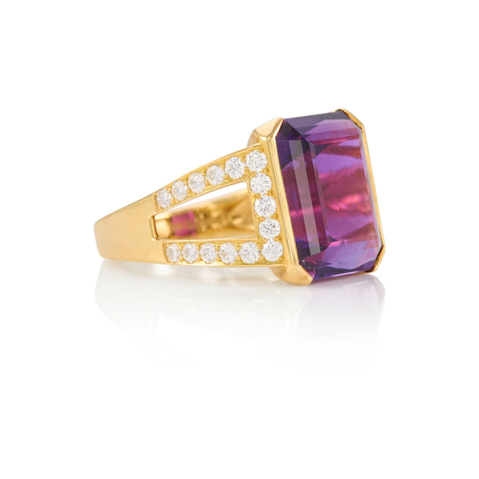 18K YELLOW GOLD, AMETHYST AND DIAMOND RING - 3