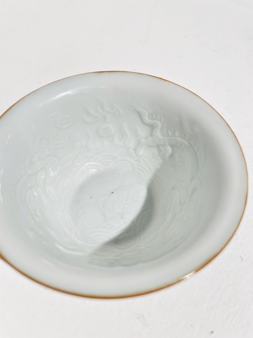 A WHITE-GLAZED MOULDED 'DRAGON AND CARP' CUP Transitional Period - 8