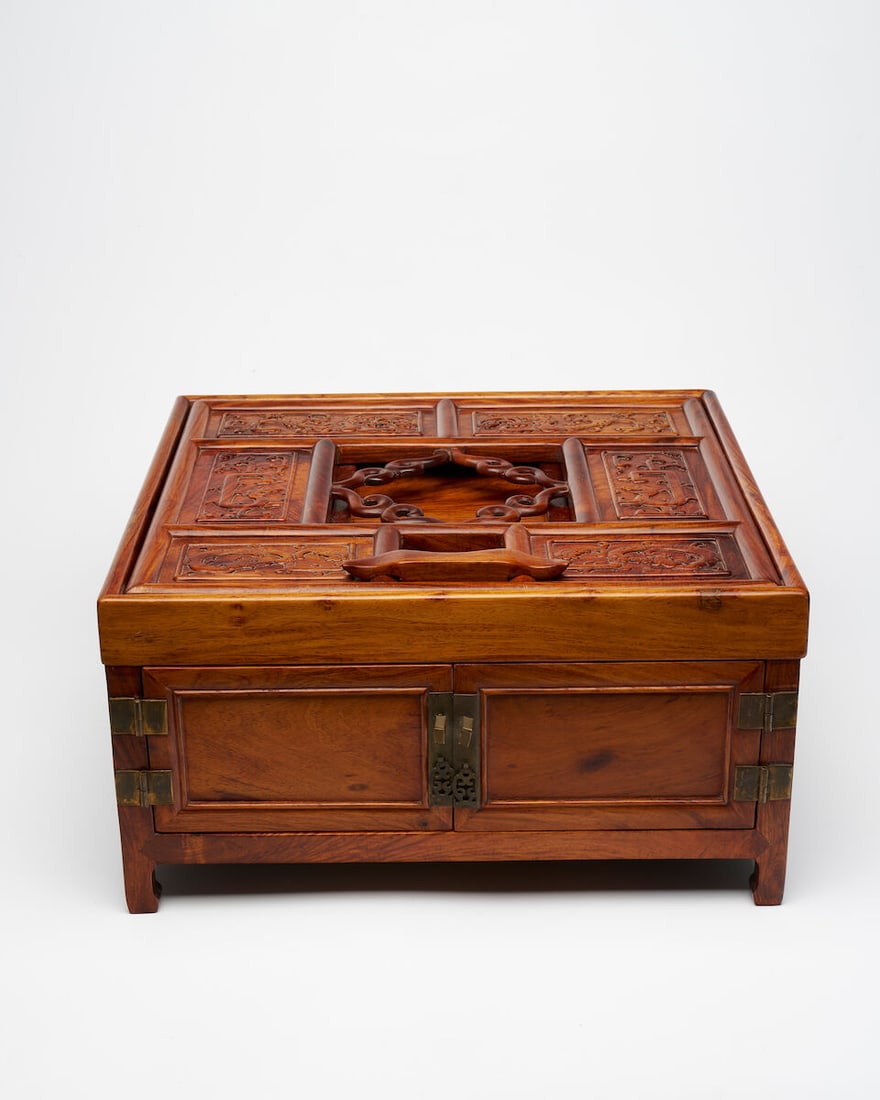 A HUANGHUALI MIRROR STAND Qing Dynasty - 3