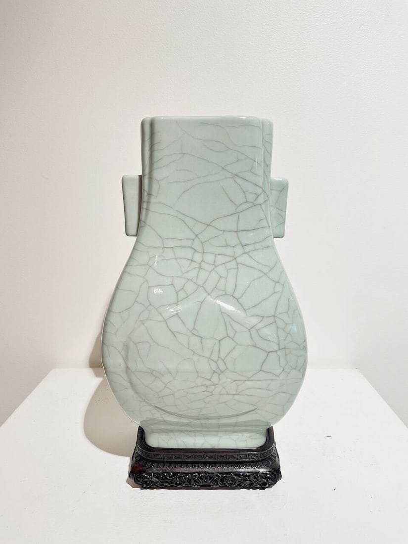 A GUAN TYPE VASE Guangxu six-character mark, and of the period - 3