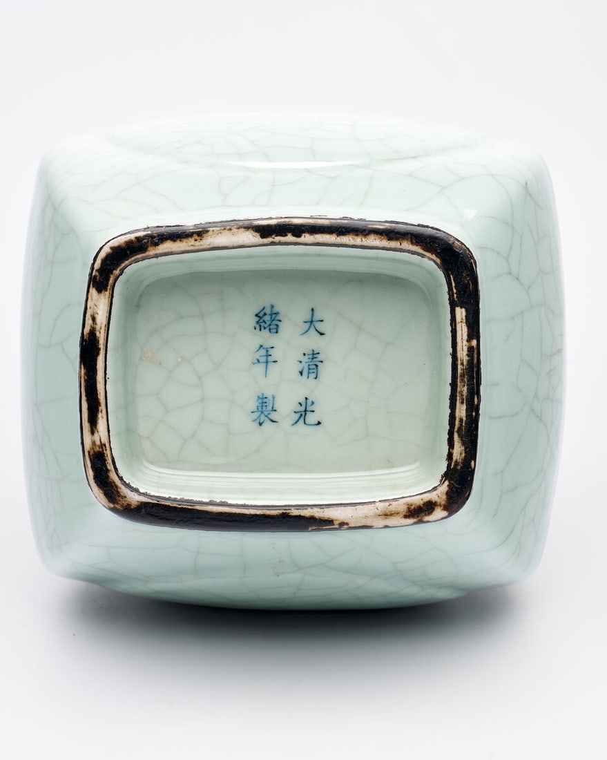 A GUAN TYPE VASE Guangxu six-character mark, and of the period - 4