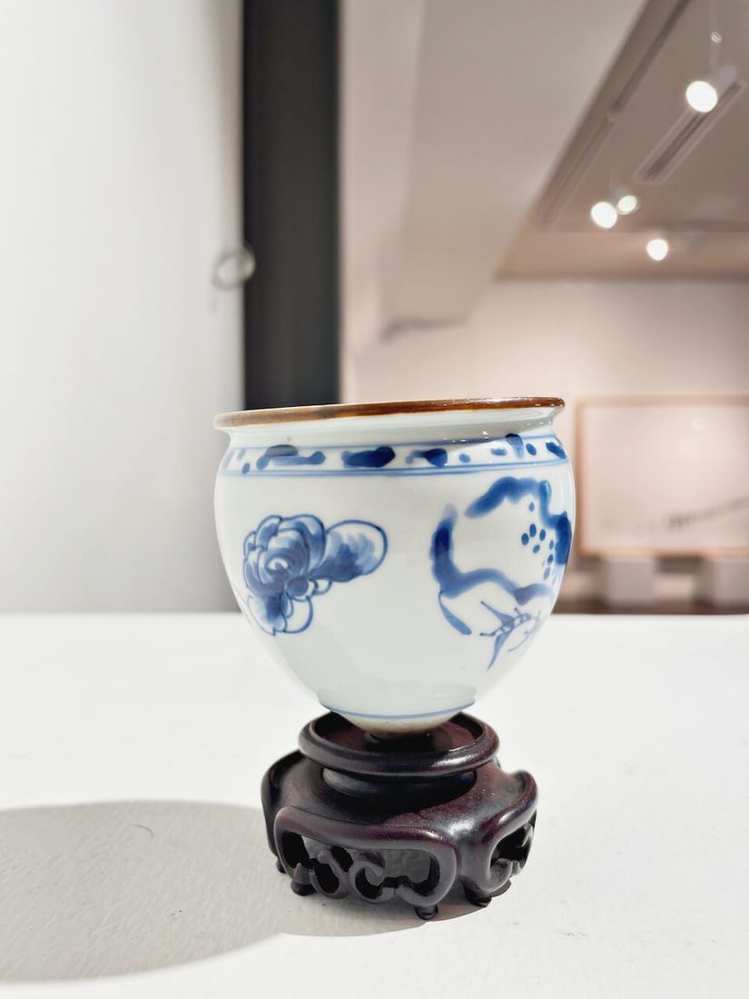 A BLUE AND WHITE 'FLORAL' BOWL FOR A STEM CUP Transitional Period - 8