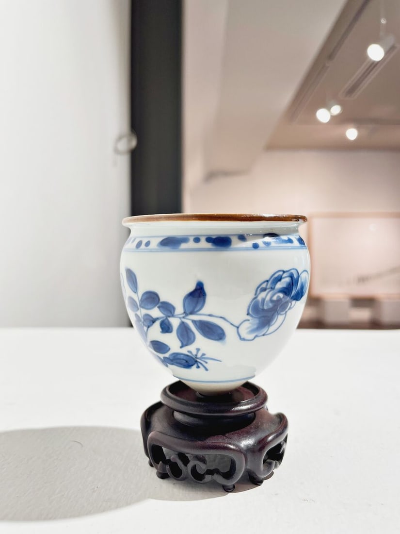 A BLUE AND WHITE 'FLORAL' BOWL FOR A STEM CUP Transitional Period - 9
