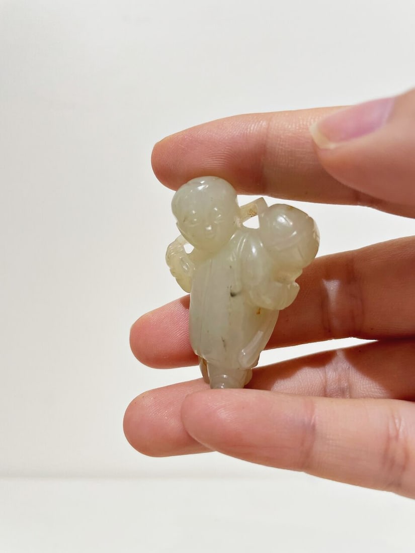 A PALE CELADON JADE 'CHILD' TOGGLE Qing Dynasty - 3