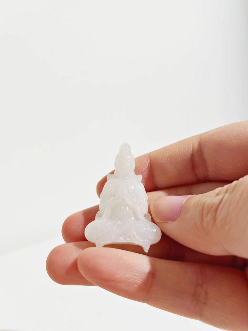 A SMALL WHITE JADE FIGURE OF BODHISATTVA 20th century - 4