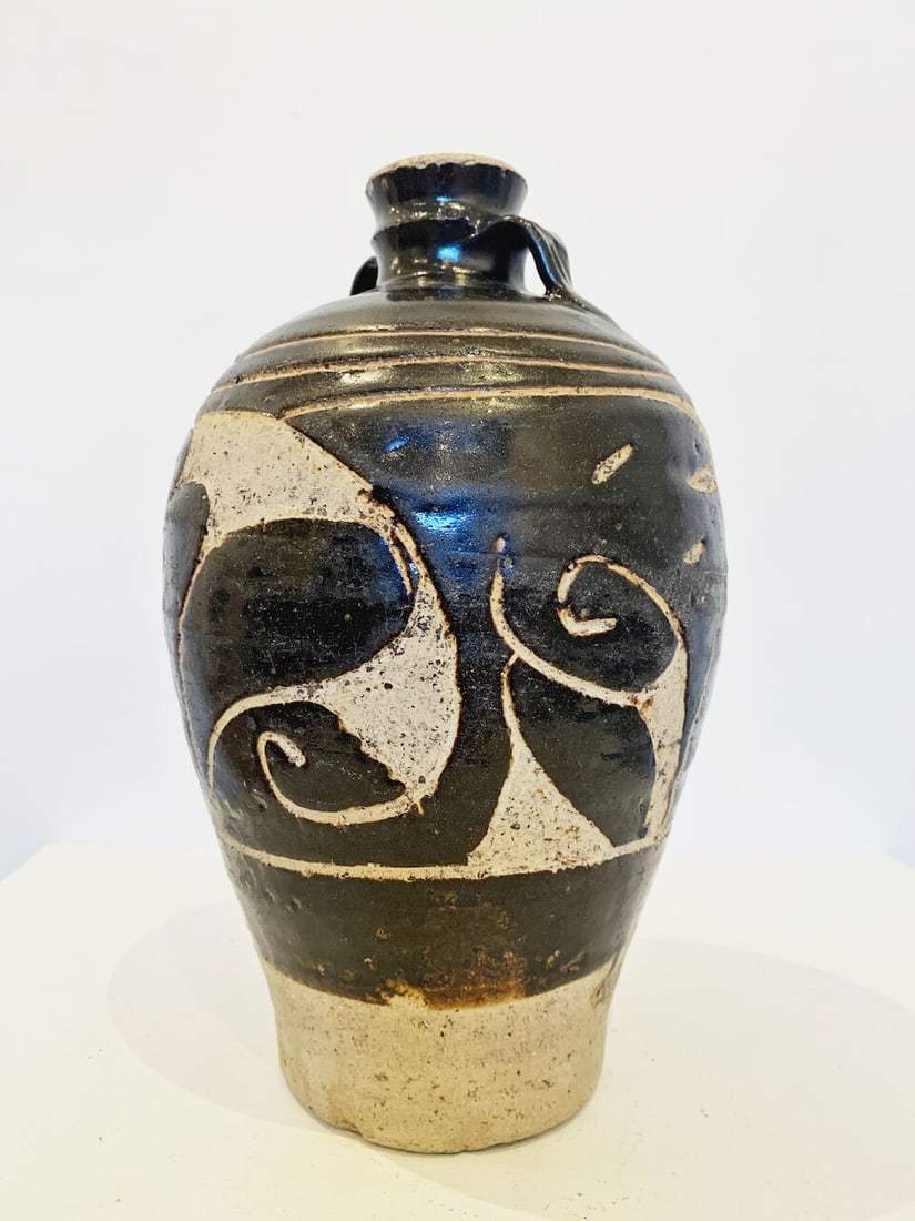 A CARVED CIZHOU OR HUNYUAN BLACK-GLAZED JAR 12th/13th century - 3