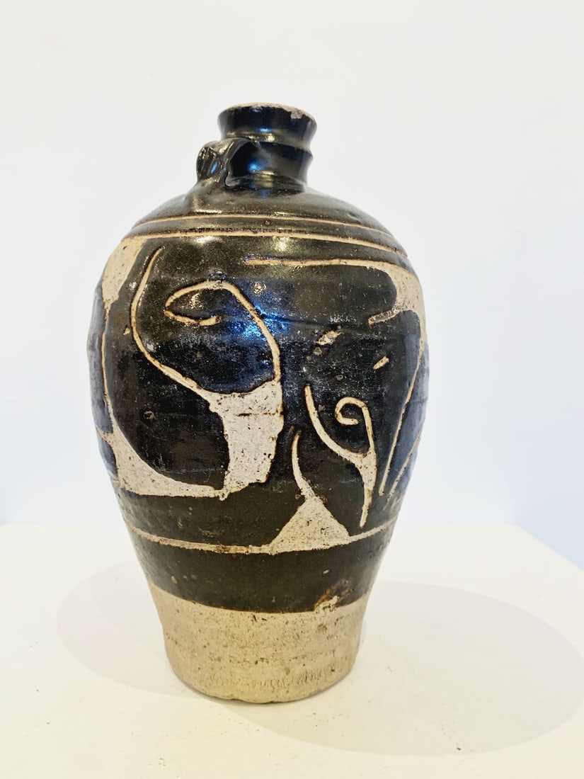 A CARVED CIZHOU OR HUNYUAN BLACK-GLAZED JAR 12th/13th century - 4