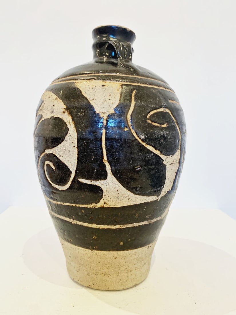 A CARVED CIZHOU OR HUNYUAN BLACK-GLAZED JAR 12th/13th century - 5