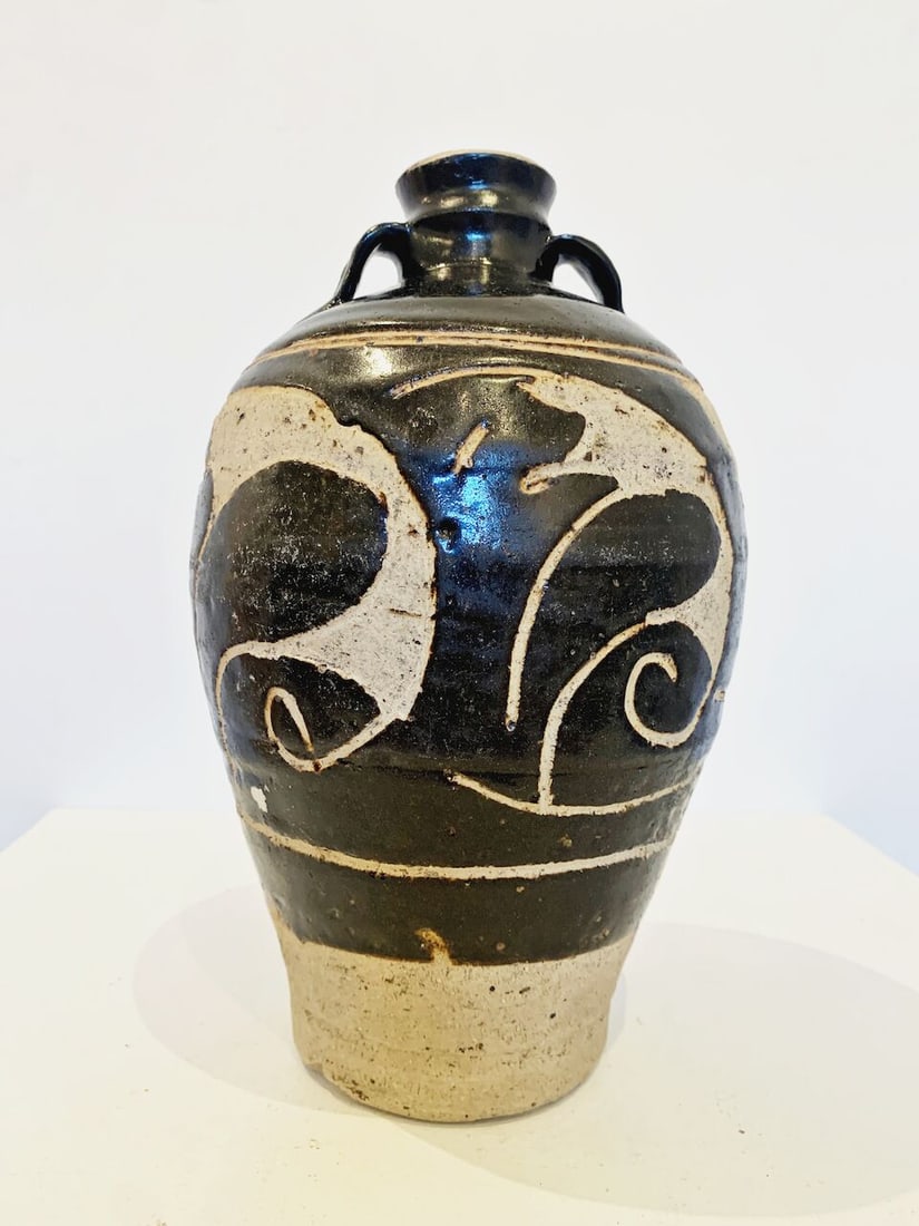 A CARVED CIZHOU OR HUNYUAN BLACK-GLAZED JAR 12th/13th century - 6