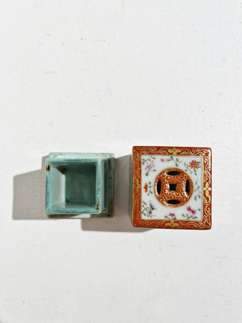 A SMALL SQUARE FAMILLE ROSE 'FIGURES AND LANDSCAPE' INCENSE BURNER Qianlong four-character mark,... - 3