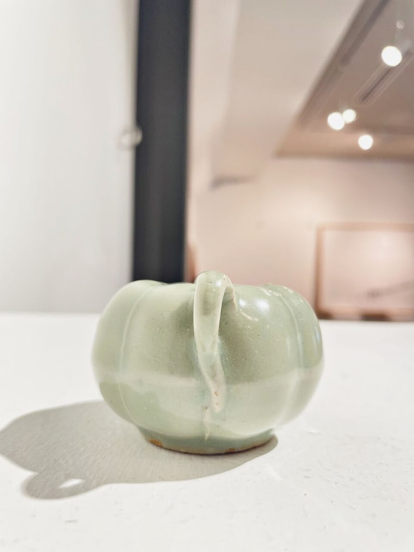 A LONGQUAN CELADON-GLAZED MELON-SHAPED EWER Yuan Dynasty - 7