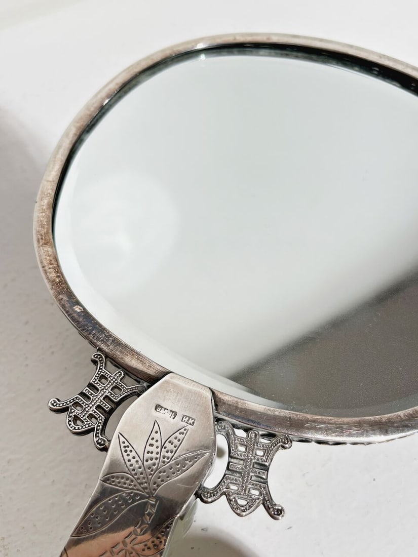 A CARVED JADE AND SILVER HAND MIRROR AND VANITY BOX The jade of late Qing, the silver-plated, mi... - 2