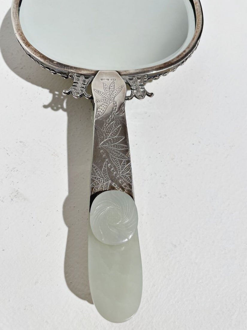 A CARVED JADE AND SILVER HAND MIRROR AND VANITY BOX The jade of late Qing, the silver-plated, mi... - 3