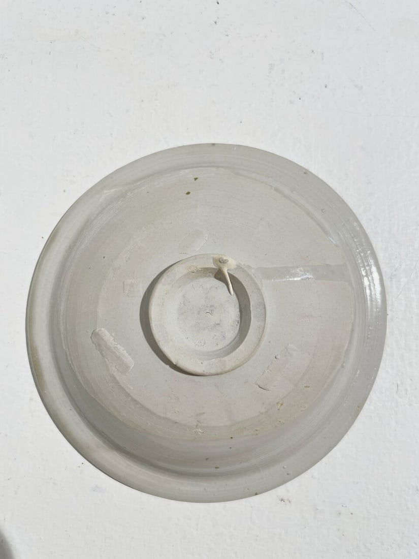 FIVE WHITE-GLAZED BOWLS, AND A LONGQUAN CELADON BOWL Three of Cizhou type, probably Ming Dynasty... - 2
