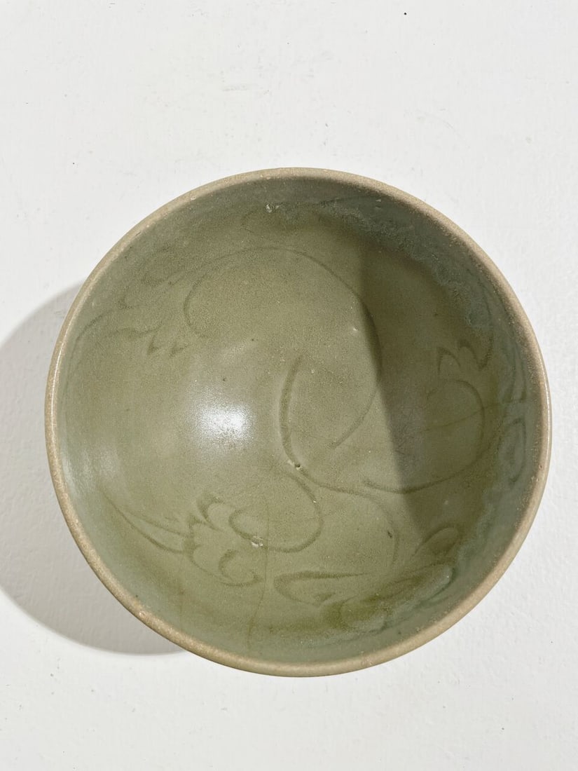 FIVE WHITE-GLAZED BOWLS, AND A LONGQUAN CELADON BOWL Three of Cizhou type, probably Ming Dynasty... - 7