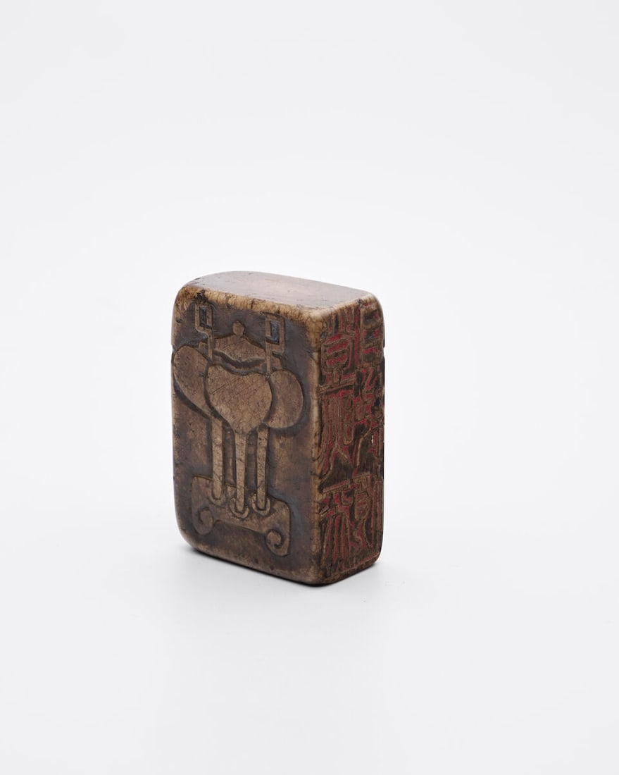 A GREEN JADE SEAL AND A SOAPSTONE SEAL 18th and 20th century (2) - 15