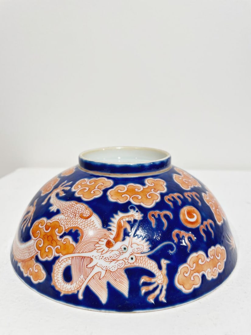 A BLUE GROUND IRON-RED ENAMELLED 'DRAGON' BOWL Daoguang six-character mark, 19th century - 3