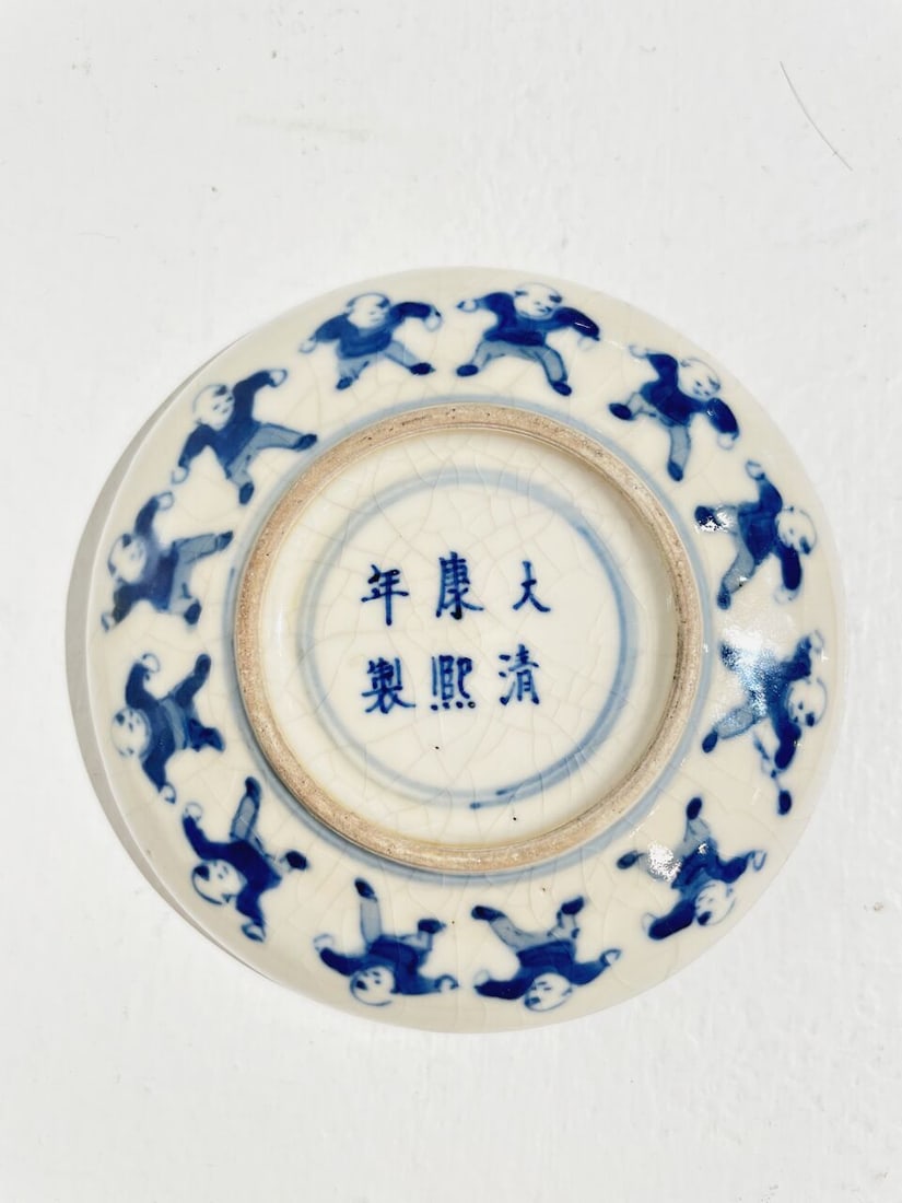 A BLUE AND WHITE SOFT-PASTE 'CHILDREN' COVERED BOX Mid 20th century - 3
