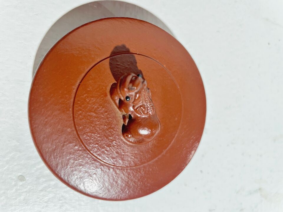 A YIXING TEAPOT Seal marks of Gu Jingzhou (1915-1996), 20th century - 4