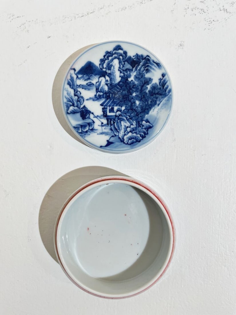 A BLUE AND WHITE 'LANDSCAPE' INK PASTE BOX AND COVER Wanli six-character mark, 20th century - 3